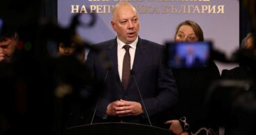 В Болгарии на фоне массовых протестов подало в отставку правительство