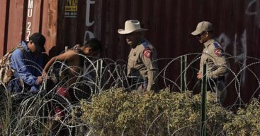 США предлагают вознаграждение мигрантам, которые добровольно уедут из страны