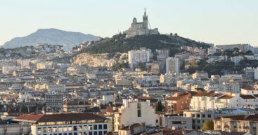 Франция 2025: Крупные компании закрывают свои офисы, потому что не могут обеспечить безопасность сотрудников