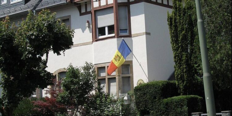 В СМИ пишут про опыт в Консульстве Молдовы во Франкфурте, который сложно забыть