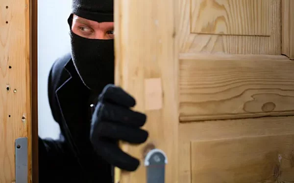В Яловенах задержан мужчина за серию краж из частных домов: выносил золото и деньги