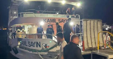 В Босфоре столкнулись паром и сухогруз: пострадали 12 человек