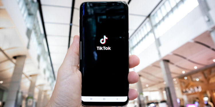 ЕК потребовала от TikTok изменить «вызывающий привыкание» интерфейс