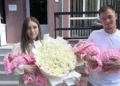 Неповторимые эмоции: 19-летняя женщина, родившая тройняшек, выписана из роддома