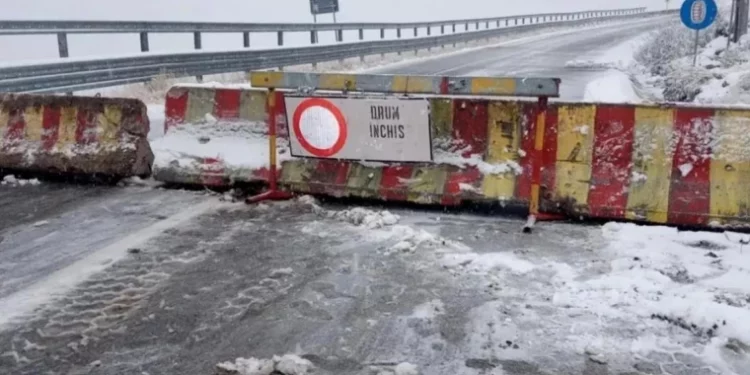Несколько национальных дорог в Румынии закрыты из-за снегопада