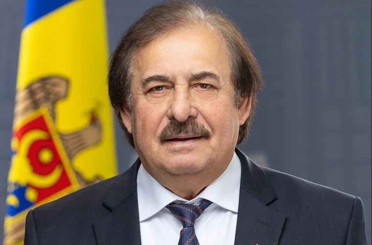 Несовместимость: Ботгрос может выступать только бесплатно, если останется депутатом