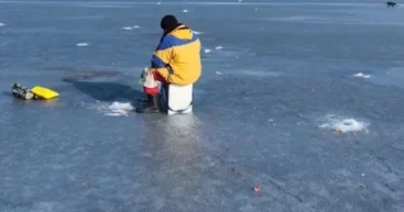 На озера вышли любители подледной рыбалки. Предупреждения спасателей