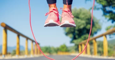 Школьница из Китая установила мировой рекорд по прыжкам со скакалкой