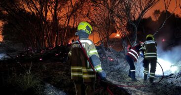 Молдавские пожарные вместе с греками борются с огнем в регионе Хелидони