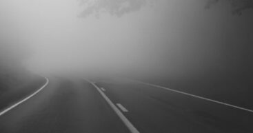 Вниманию водителей: в ряде регионов страны ожидается густой туман и дождь