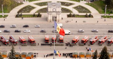 Японцы подарили молдавским спасателям 19 новых пожарных автомобилей