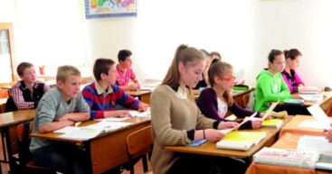 Школы могут подавать заявки на внедрение многоязычных образовательных программ