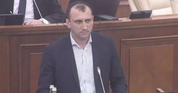 Руководитель Службы по борьбе с отмыванием денег владеет 17 зданиями и 30 земельными участками