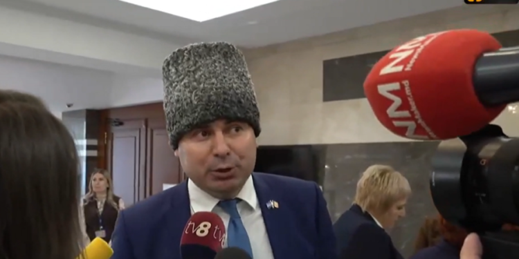 Первый скандал в парламенте: Василе Костюк пожаловался, что кабинет фракции находится напротив туалета