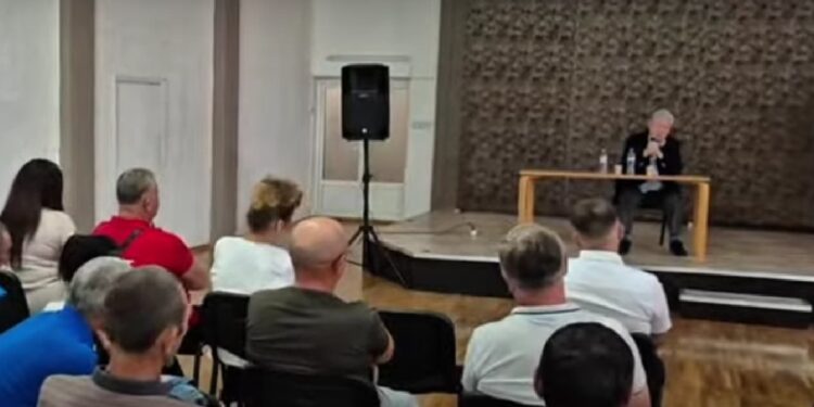 Несмотря на проевропейского мэра, огромное количество жителей Унген пришли на встречу с Ворониным