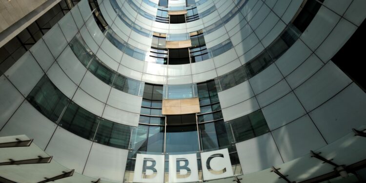 Кризис после скандала на Би-би-си называют моментом истины для корпорации. Почему?