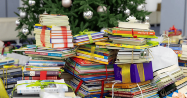 «Библиотека под елкой» собрала около 8000 книг