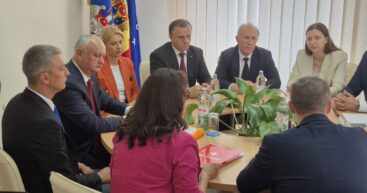 Лидеры объединенной оппозиции подали документы в ЦИК для регистрации единого блока