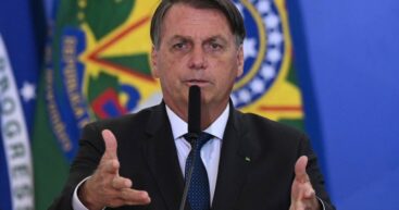 Суд в Бразилии приговорил бывшего президента Болсонару к 27 годам тюрьмы