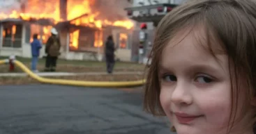 Почему люди любят наблюдать за катастрофами и скандалами: это началось еще 25 млн лет назад