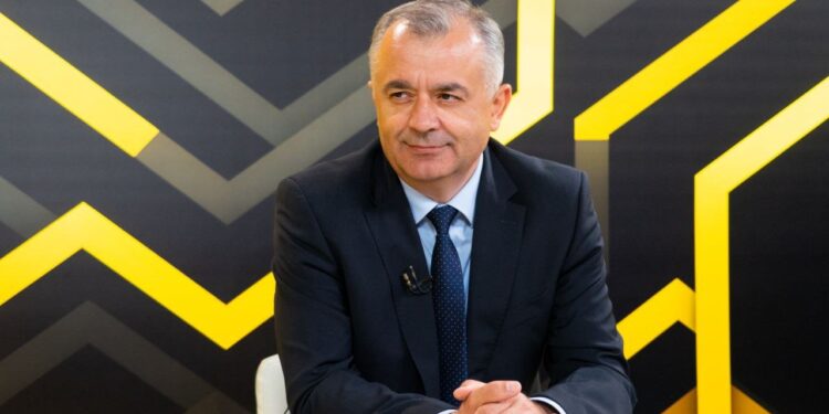 Три территориальные организации покинули партию Иона Кику