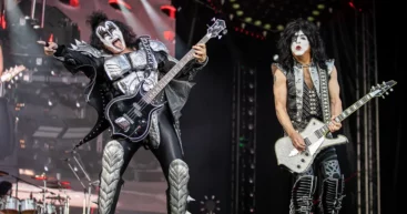 Потерял сознание за рулем: фронтмен группы Kiss попал в ДТП