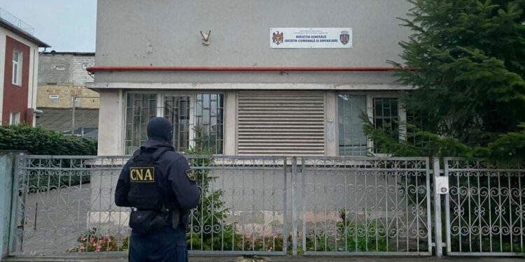 Итоги утренних обысков: семеро задержаны, изъято более 3 млн леев