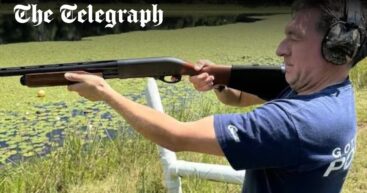 Британца арестовали после фото с ружьём в США — дело вызвало споры о свободе слова и Большом брате