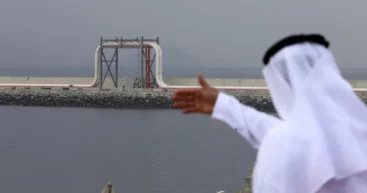 ОАЭ тянут новую нефтяную трубу в обход Ормуза