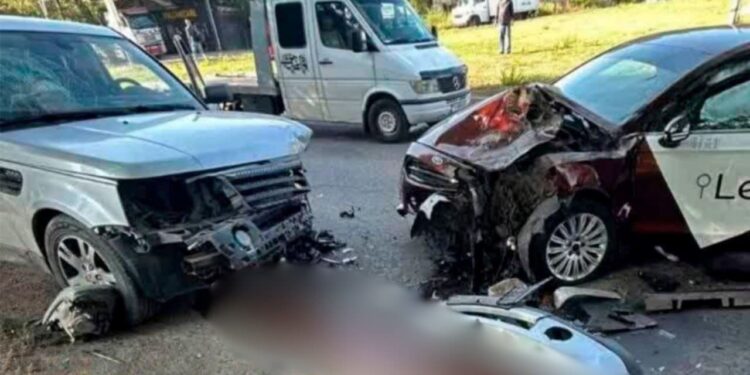 Жесткое ДТП на Мунчештском шоссе: три человека госпитализированы после столкновения Ford и Land Rover