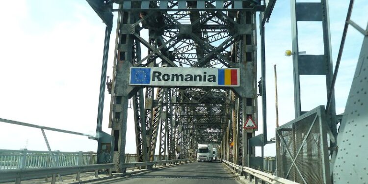В разгар отпусков перекрыт главный мост из Румынии в Болгарию