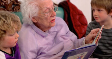 В Канаде создали проект, в котором желающие могут получить жизненные советы от жителей дома престарелых