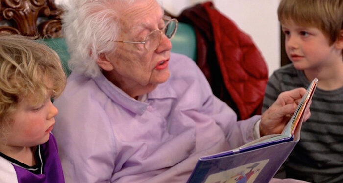 В Канаде создали проект, в котором желающие могут получить жизненные советы от жителей дома престарелых