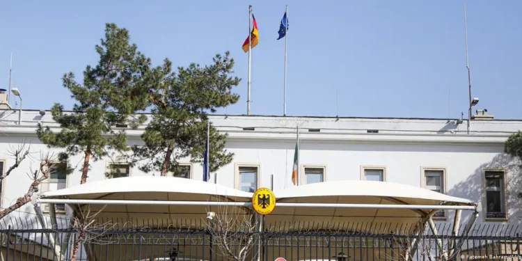 Германия эвакуировала персонал посольства в Тегеране
