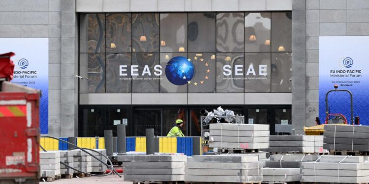 Задержания в Европейской дипломатической службе по делу о коррупции