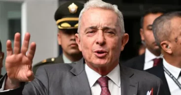 Экс-президента Колумбии Альваро Урибе приговорили к 12 годам домашнего ареста