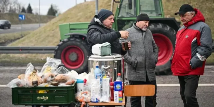 Польские фермеры не прекращают протесты (видео)