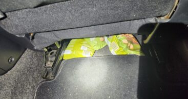 Фисташки под сиденьем: молдаванин пытался спрятать 100 кг орехов от таможни