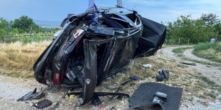 Смертельное ДТП в Флорештском районе: BMW врезался в столб, два человека погибли