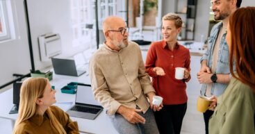 Исследование: 76% беби-бумеров и зумеров довольны своей работой