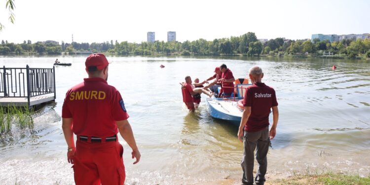 Число несчастных случаев на воде снизилось вдвое — в Кишинёве прошли демонстрационные учения по безопасности