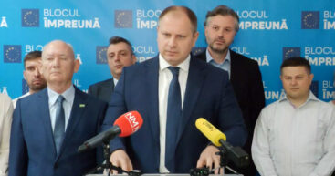 «Вместе», но не со всеми: распавшийся политблок пойдет на выборы двумя партиями
