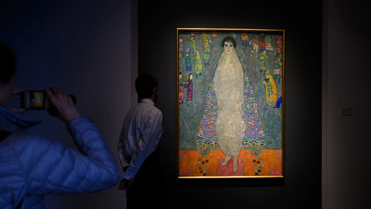 Картина Климта стала самым дорогим предметом современного искусства в истории аукционов