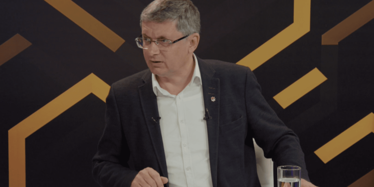 «Писать законы — не главное»: Гросу объяснил, зачем нужны депутаты вроде Ботгроса и Никиты