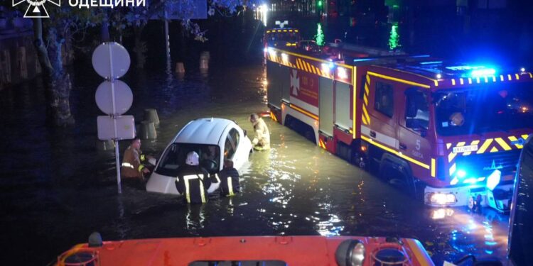 Наводнение в Одессе и области унесло жизни девяти человек