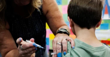 Пресс-службы: Трамп готовит данные, связывающие COVID-вакцины с гибелью детей