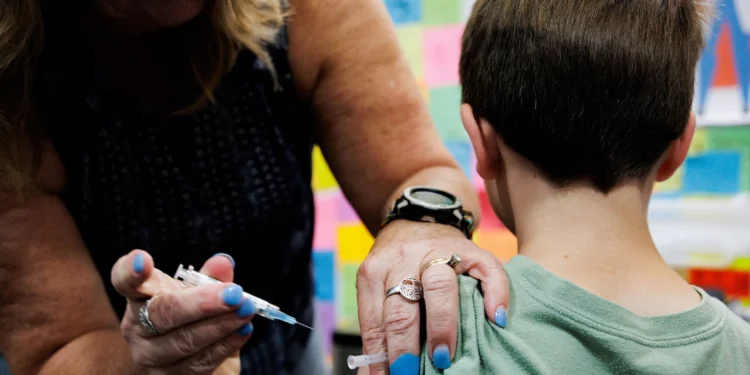 Пресс-службы: Трамп готовит данные, связывающие COVID-вакцины с гибелью детей