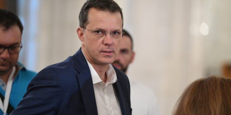 Министр обороны Румынии Ионуц Моштяну отказался от взятки в миллион евро.