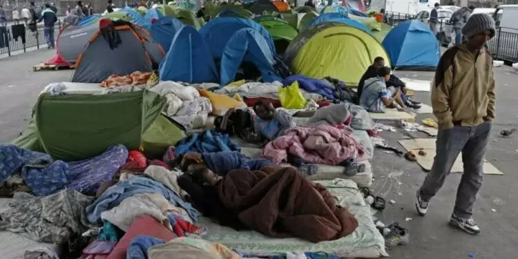 В Париж возвращаются нежелательные жители, которых выперли из города перед Олимпиадой