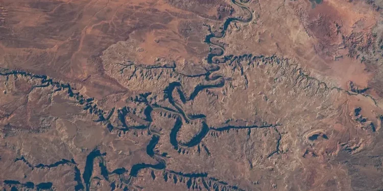 Одна из самых странных рек в мире: почему река Грин-Ривер течет «вверх по склону», а не наоборот